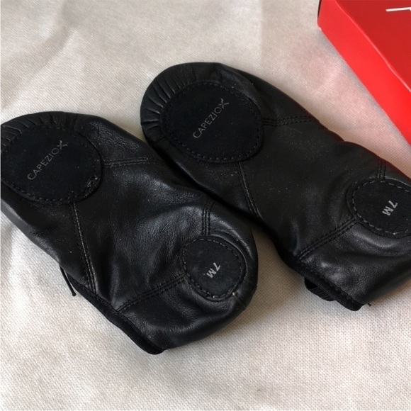 CAPEZIO black leather ballet shoe flat JULIET ll 7M - Picture 6 of 6